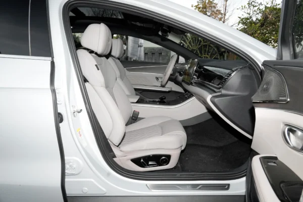 BYD Han DM-i interior