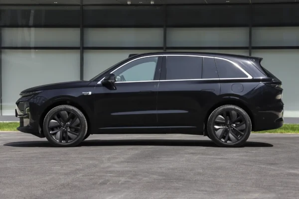 Li L6 exterior color black