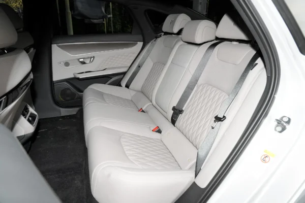 BYD Han DM-i interior