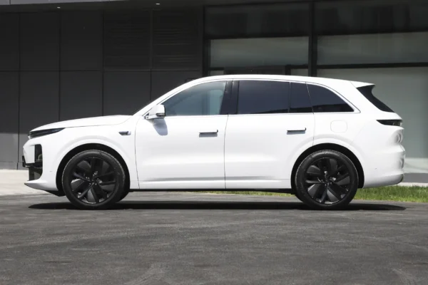 Li L6 exterior color white