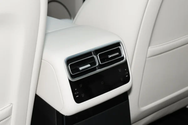 Li L6 rear air conditioning