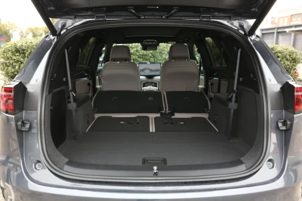BYD Tang DM-i interior
