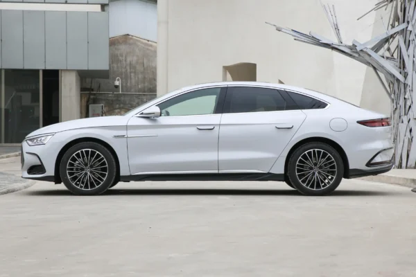 BYD Han DM-i exterior silver white