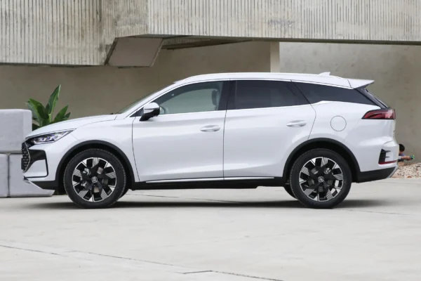 BYD Tang DM-i exterior silver white