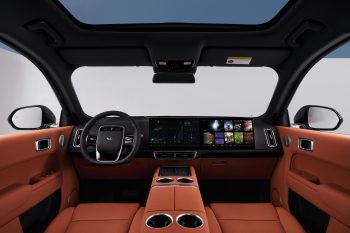 Li L8 interior Black & Orange