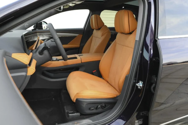 Voyah Light Chaser PHEV interior brown & black