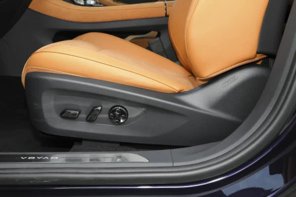 Voyah Light Chaser PHEV interior
