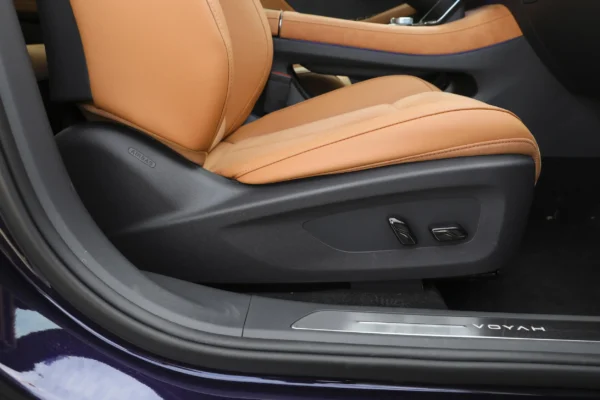 Voyah Light Chaser PHEV interior