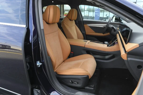 Voyah Light Chaser PHEV interior