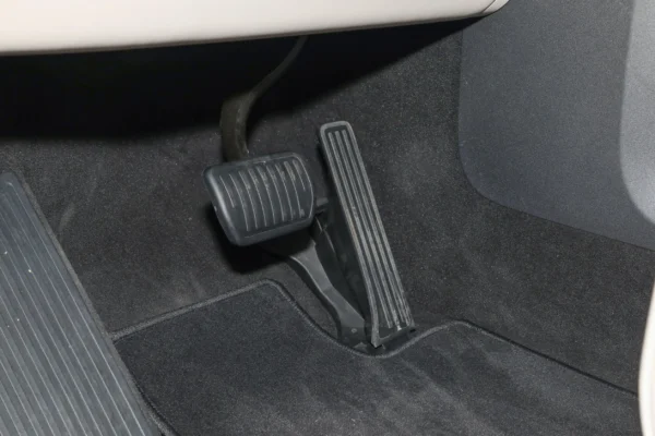 Li MEGA interior