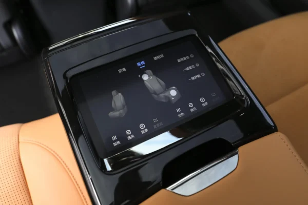 Voyah Light Chaser PHEV interior