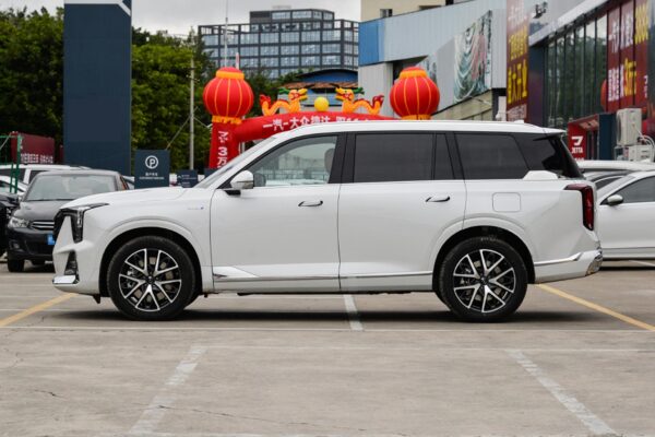 Trumpchi ES9 PHEV exterior white