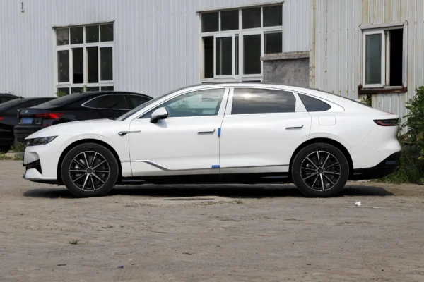 Voyah Light Chaser PHEV exterior white