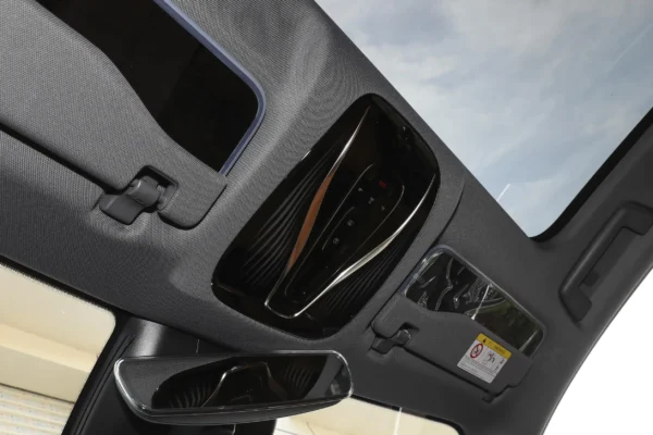 Voyah Light Chaser PHEV interior